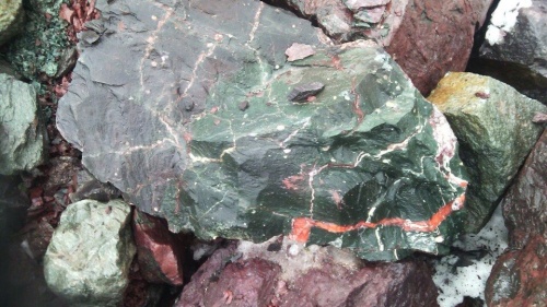 Гигантские зелёные валуны для ландшафтного дизайна весом более 5 тонн купить в Ишимбае