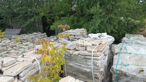 Плитняк галтованный гранитный для ландшафтного дизайна купить в Ишимбае