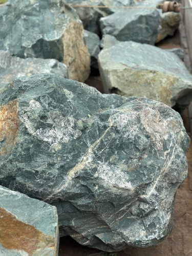 Камни для ландшафтного дизайна зелёные 10-60 килограмм купить в Ишимбае