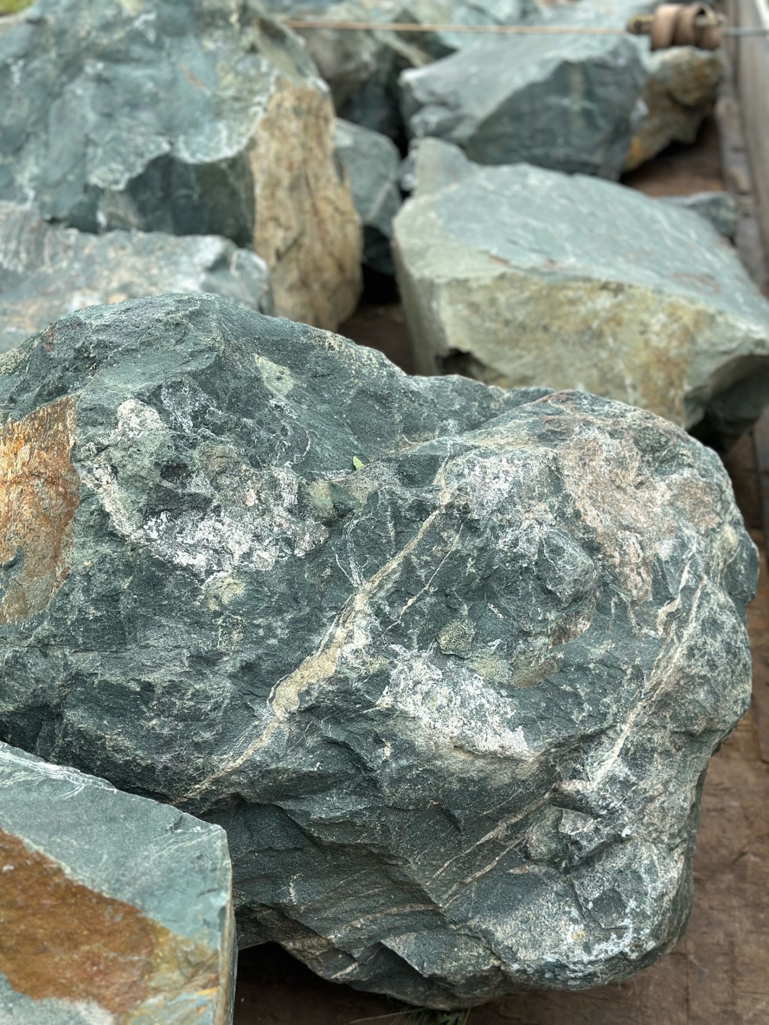 Камни для ландшафтного дизайна зелёные 10-60 килограмм купить в Ишимбае