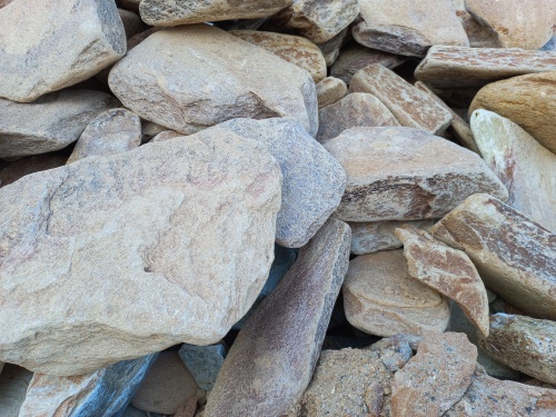 Златолит жёлтый, жёлто-зелёный глыбки и валуны для ланшафтного дизайна купить в Ишимбае