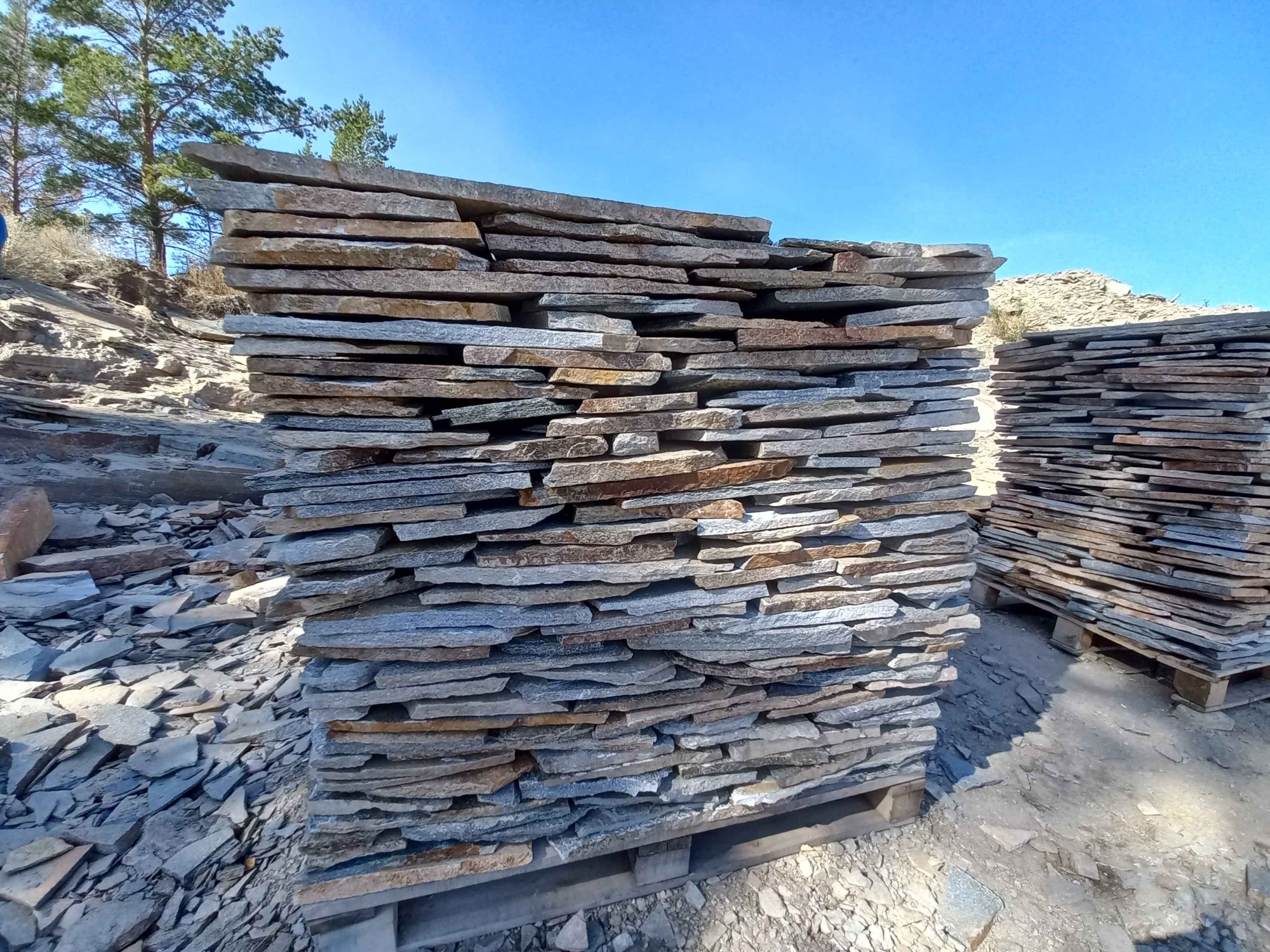 Плитняк златолит серебристый для фасада купить в Ишимбае