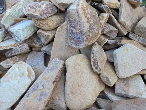 Златолит жёлтый, жёлто-зелёный глыбки и валуны для ланшафтного дизайна купить в Ишимбае