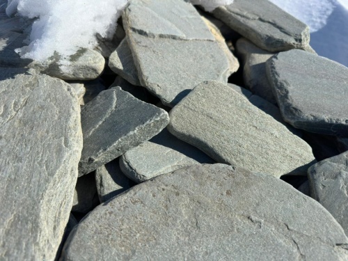 Плитняк златолит зелёный галтованный для цоколя купить в Ишимбае