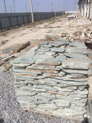 Златолит серебристый галтованный для лестниц купить в Ишимбае